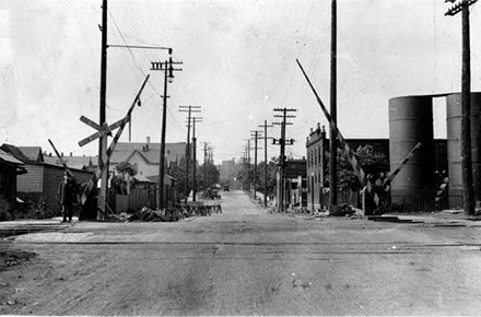 Looking north along East 75 St. towards the &reg;Nickel Plate Road crossing, 1922.