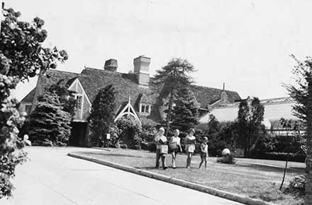 Children in front of South Euclid Library, 1957